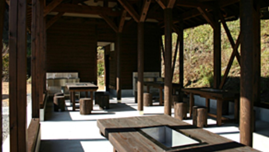 はじめてのキャンプのバーベキュー棟